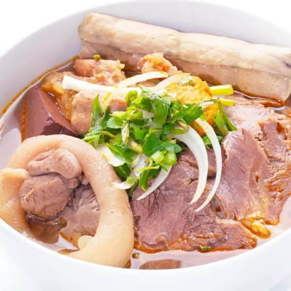 Bún bò huế cô sam