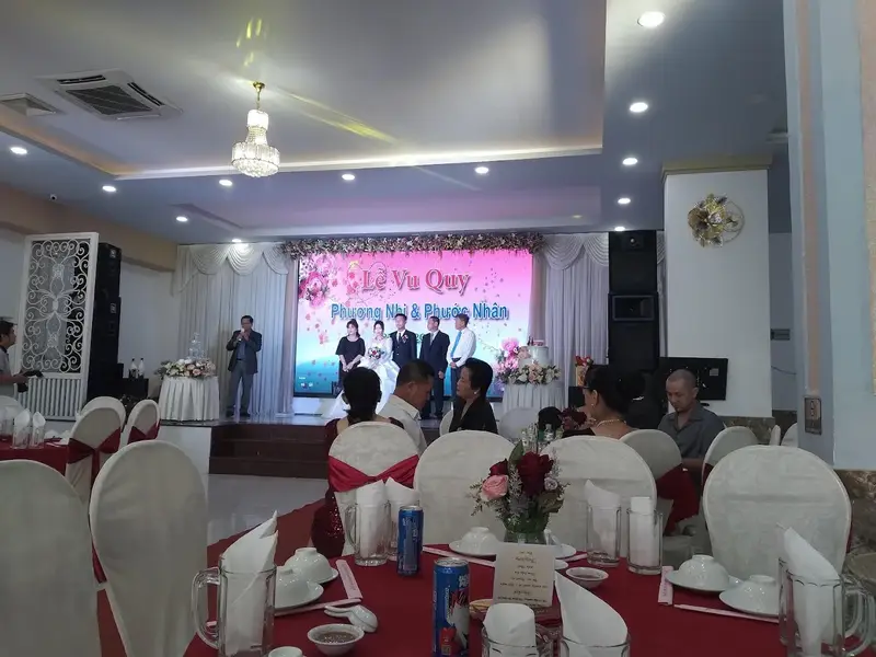 Nhà hàng Huyền Trang