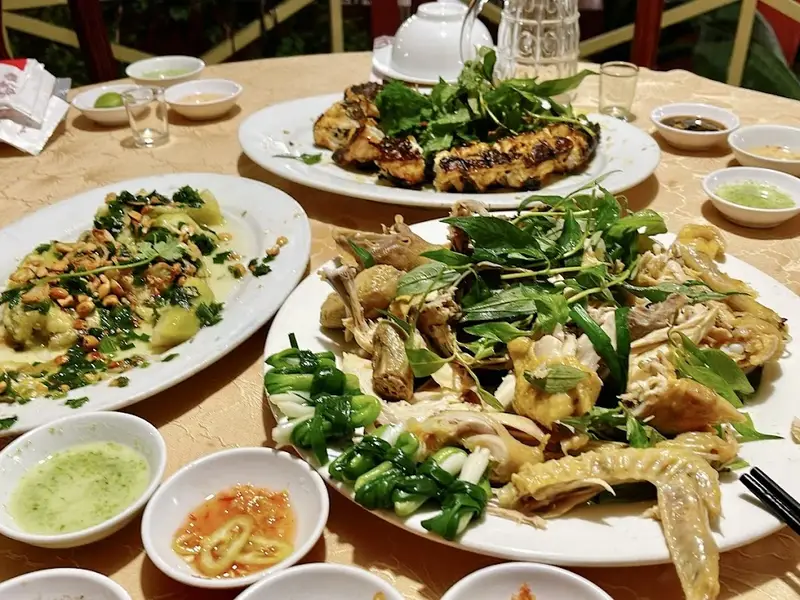 Ẩm thực sân vườn Sông Thương