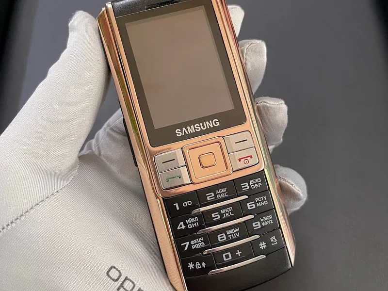 Vỏ gỗ điện thoại Thanh Tùng