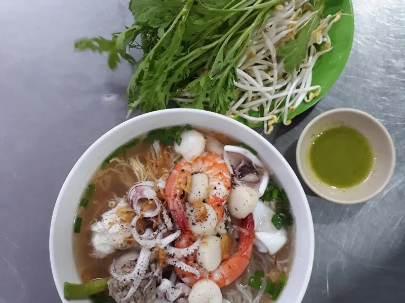 Hủ tiếu mực Nghi Long