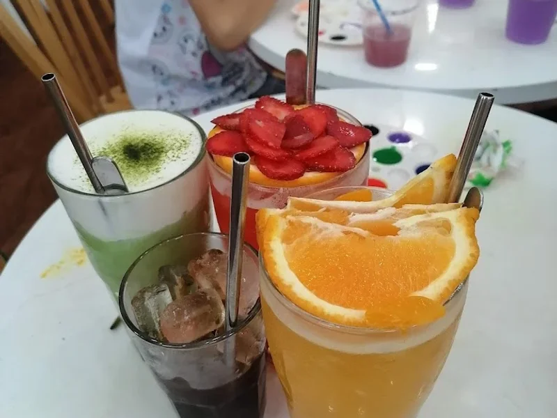 Tiệm trà Tháng Tư