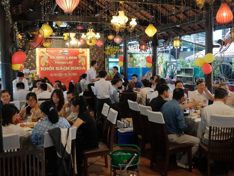 Nhà Hàng Đất Sét