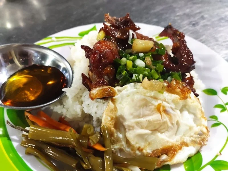 Quán cơm Sáu Sỉ