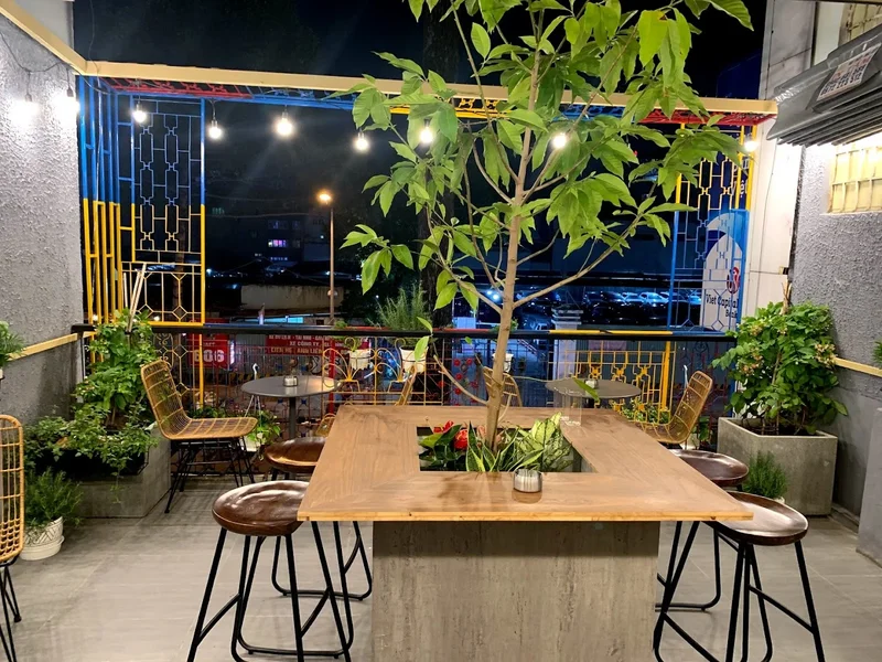 GOLDEN CORNER TEA AND CAKE