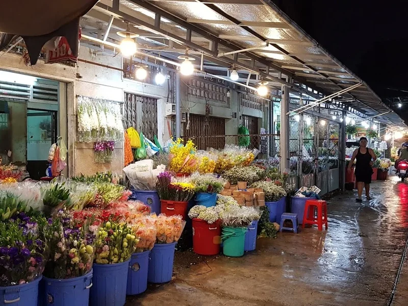 Chợ hoa Hồ Thị Kỷ
