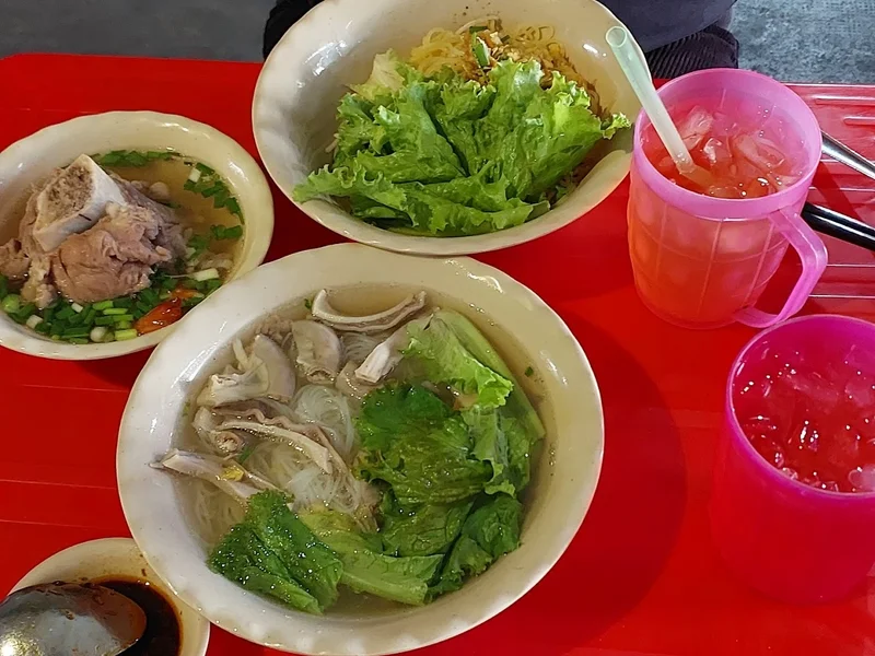 Hủ tiếu mì A Dìa