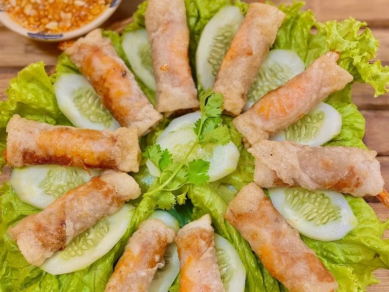 MƯỜI THƯƠNG - Lẩu gà lá é Phú Yên