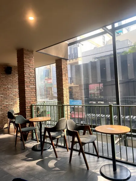 TOUS les JOURS - Ba Tháng Hai