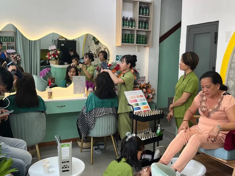 Gội đầu và Massage 100% thảo mộc Hoàng Diệu Q4