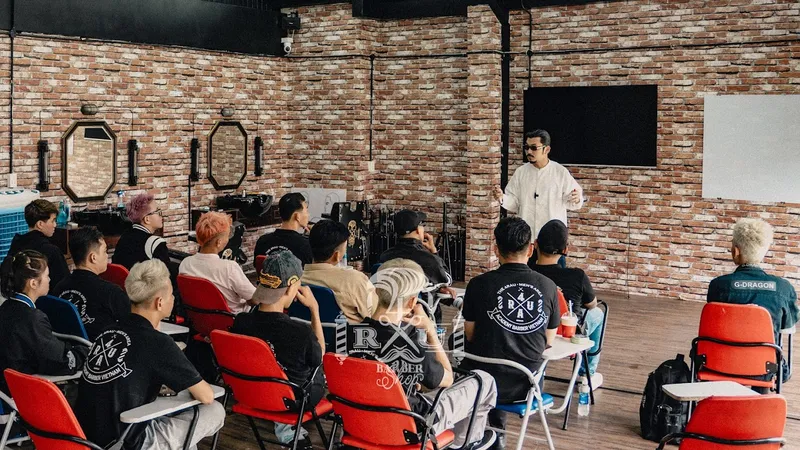 HỌC VIỆN 4RAU - QUẬN 4 - ĐÀO TẠO BARBER