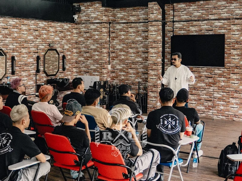 HỌC VIỆN 4RAU - QUẬN 4 - ĐÀO TẠO BARBER