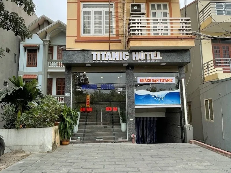 Khách Sạn Titanic