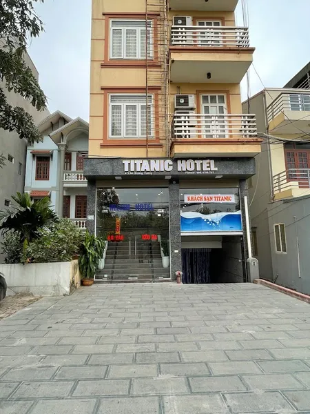 Khách Sạn Titanic