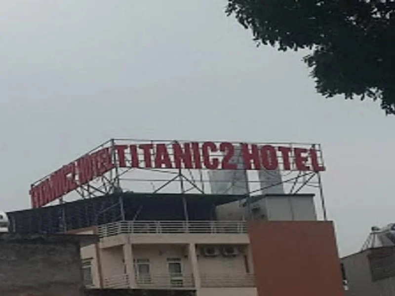 Khách sạn Titanic 2