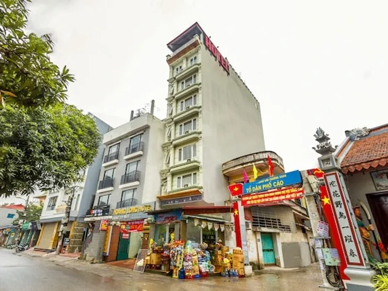 SPOT ON 693 Hoang Long Hotel