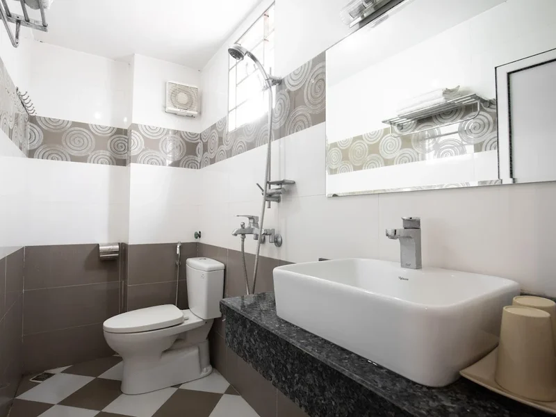 Khách sạn Titanic 2