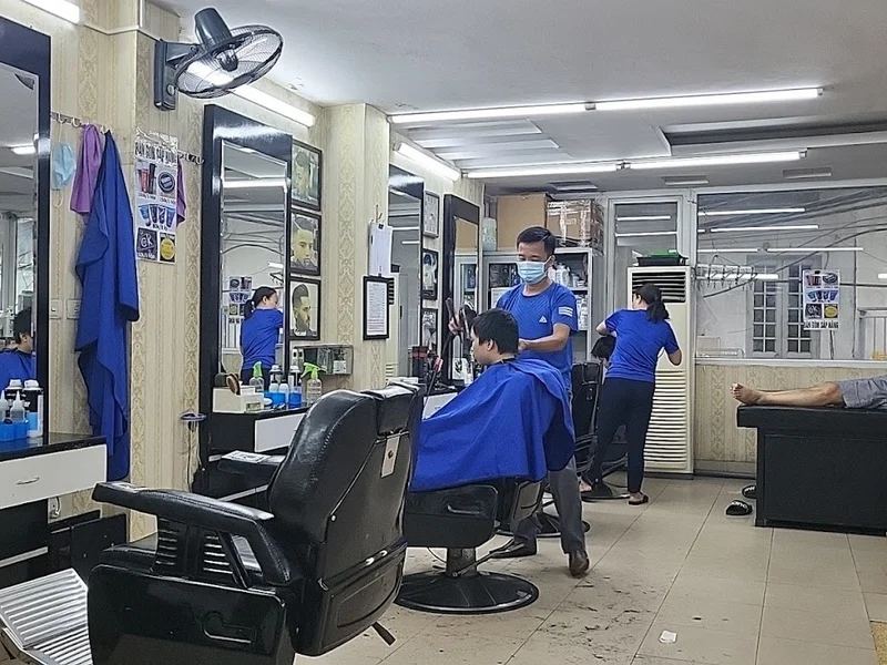 Cắt tóc nam Hoàng Lân