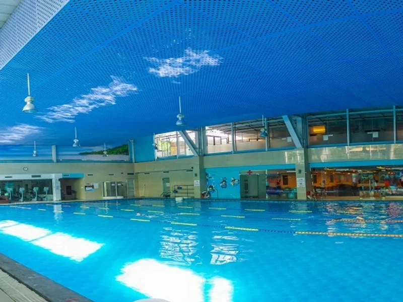 Bể bơi bốn mùa Hà Nội