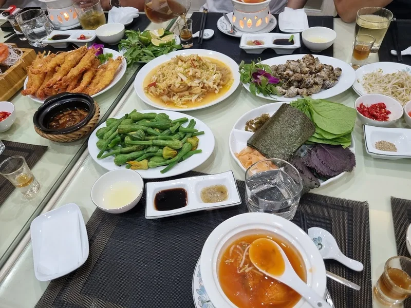 Nhà hàng ẩm thực Sen Đỏ - 15A Liễu Giai