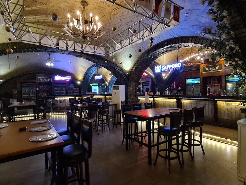 Nhà Hàng Hầm De Paris (Hầm Lã Vọng)