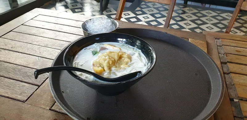 Chè Oanh