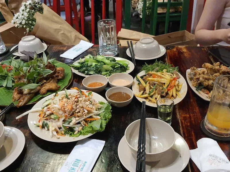 Hẻm Quán - 96 Chùa Hà