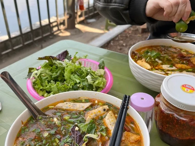 Bún riêu cua tóp mỡ Quang Anh