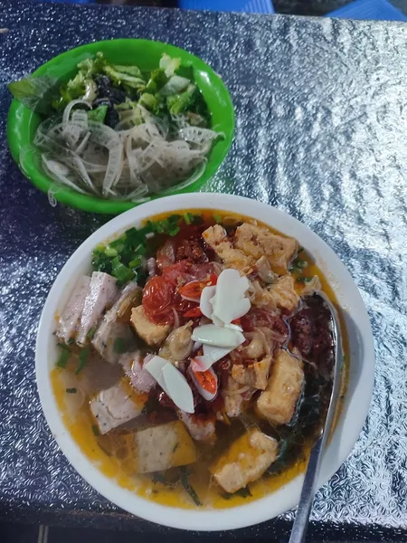 Bún riêu cô Nga (bán sáng đến 10h)