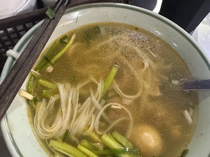 Tiệm Ăn Nga: PHỞ BÒ - BÚN RIÊU