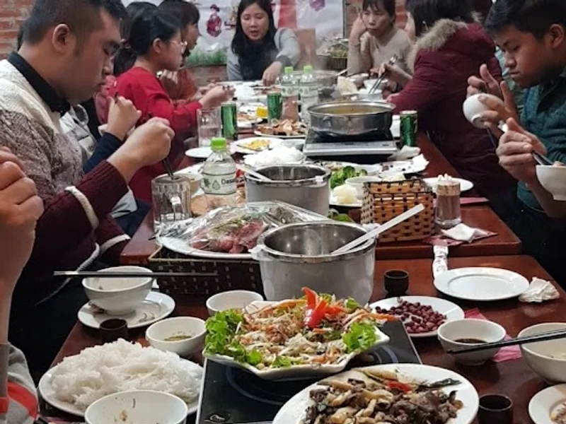 Nhà Hàng Gạch Đỏ