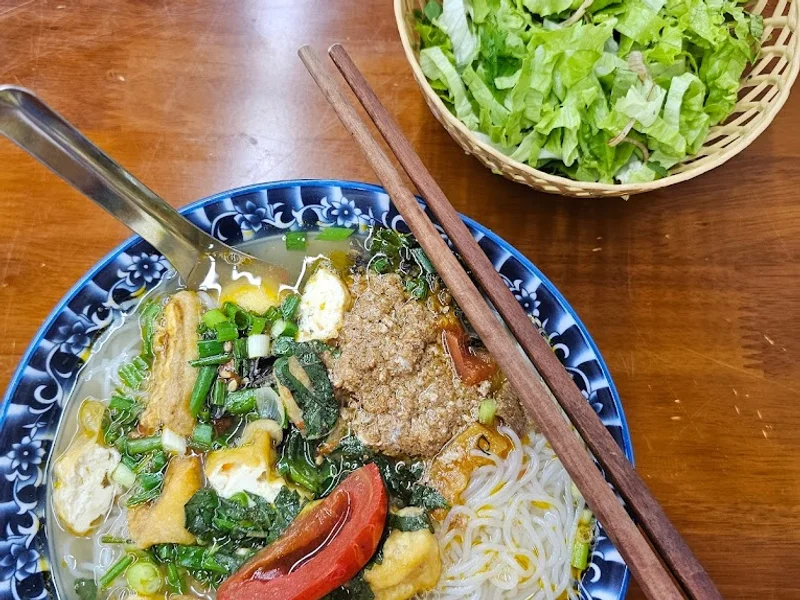 Ngon Quán - Bún riêu cua tóp mỡ, bún riêu ốc