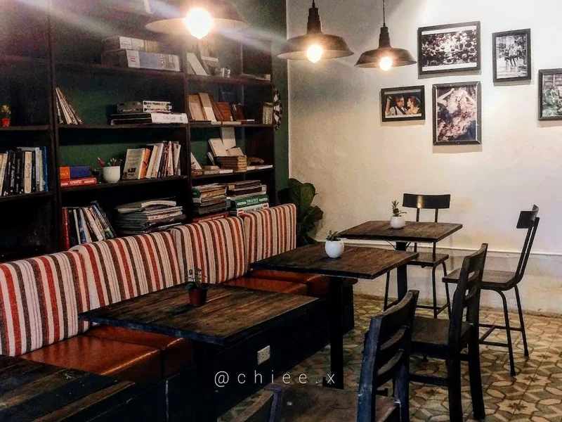 Couchsurfing Café