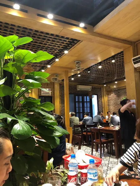 Nhà hàng xóm