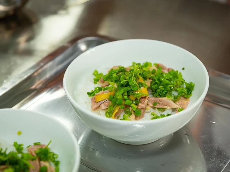 PHỞ GÀ PHỐ CỔ (CHÈM)