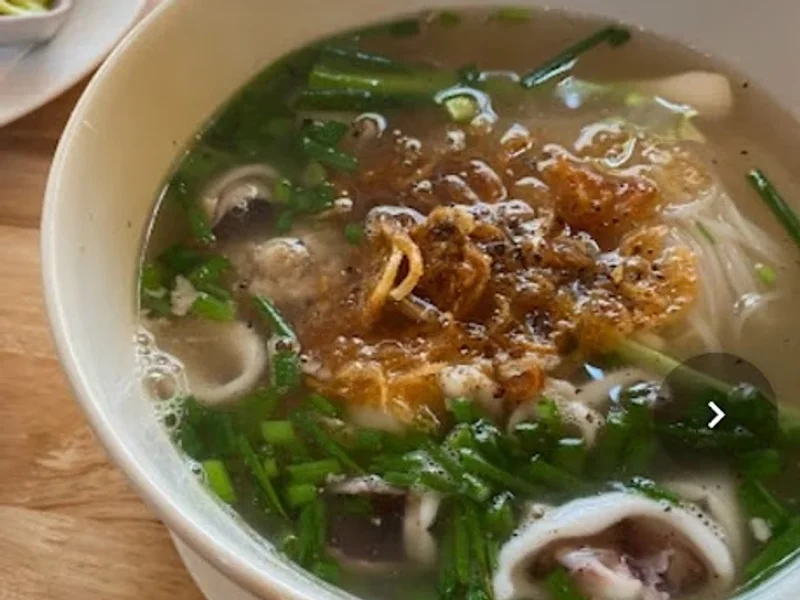 Bún Cô Nờ- Hủ tiếu mực, bánh canh cá lóc, cơm gà da giòn