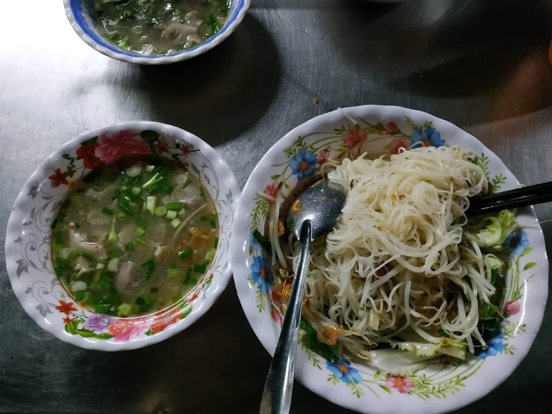 Hủ tiếu lòng thập cẩm