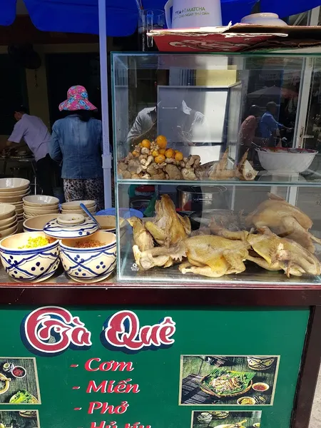 Bánh canh cô Lan (6g30-9g30) - Quán ăn Gà Quê (11g-21g30)