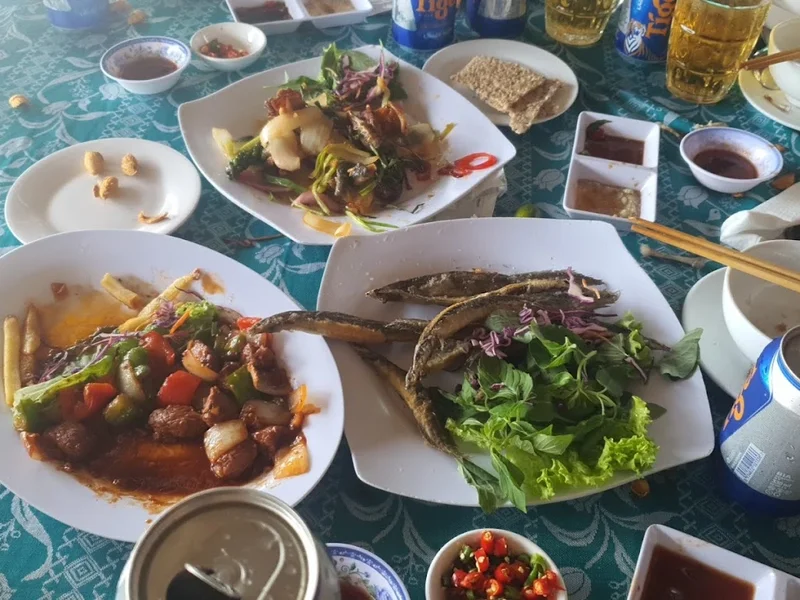 Quán ăn gia đình Sông Quê 1