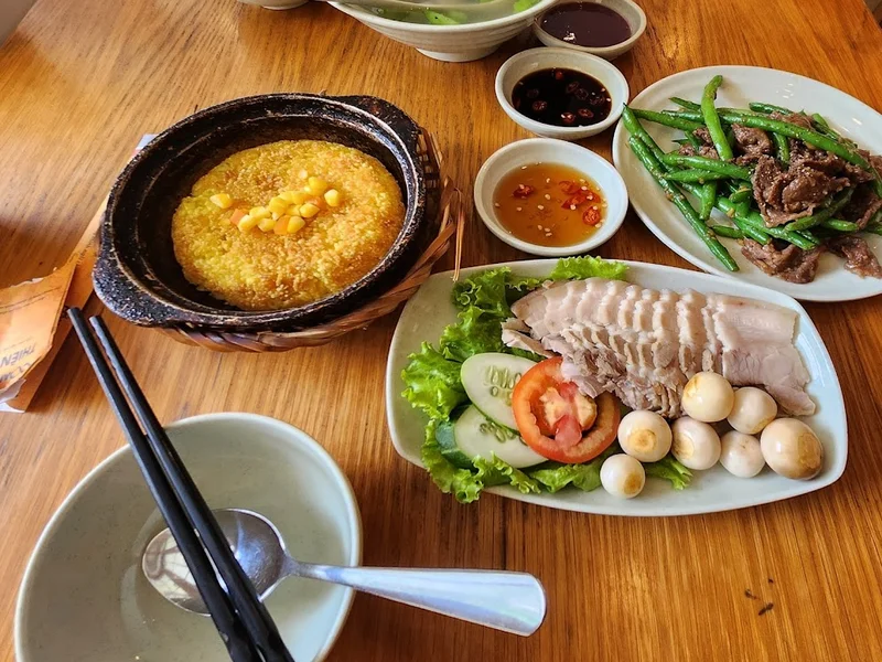 Cơm niêu Thiên Lý