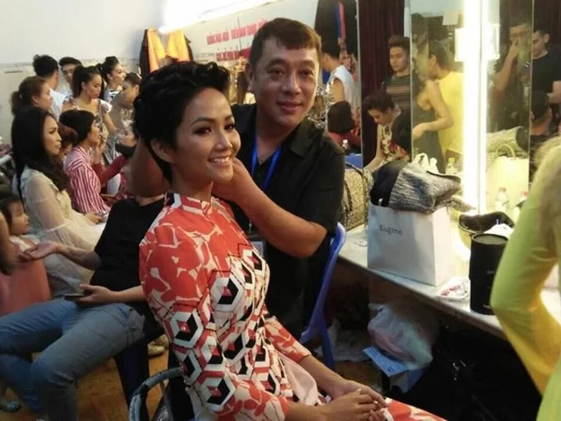 Beauty Salon Tóc Đẹp Tuấn Hà Lan