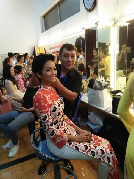 Beauty Salon Tóc Đẹp Tuấn Hà Lan