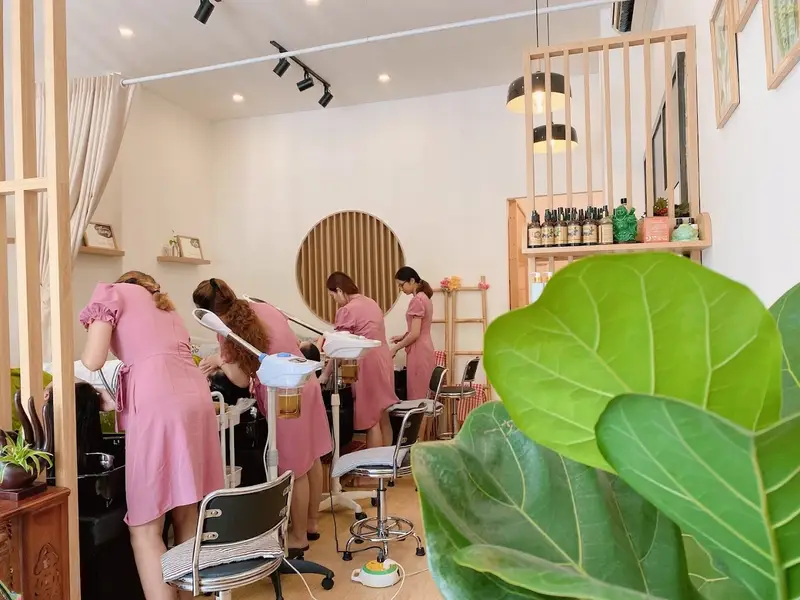 Spa gội đầu thảo dược nấu Cỏ Thơm