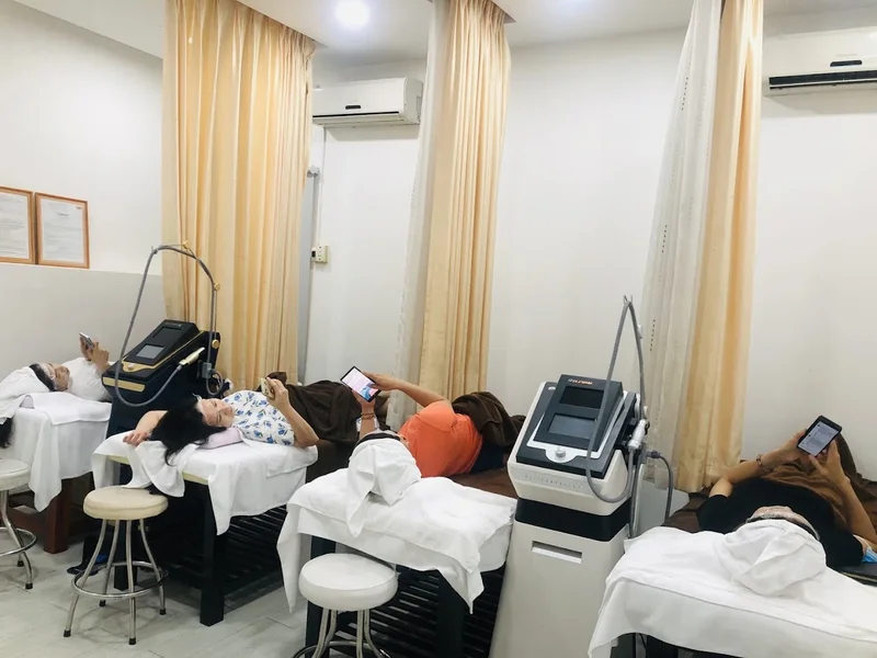 Z102 by Pensilia - Phòng khám da liễu thẩm mỹ