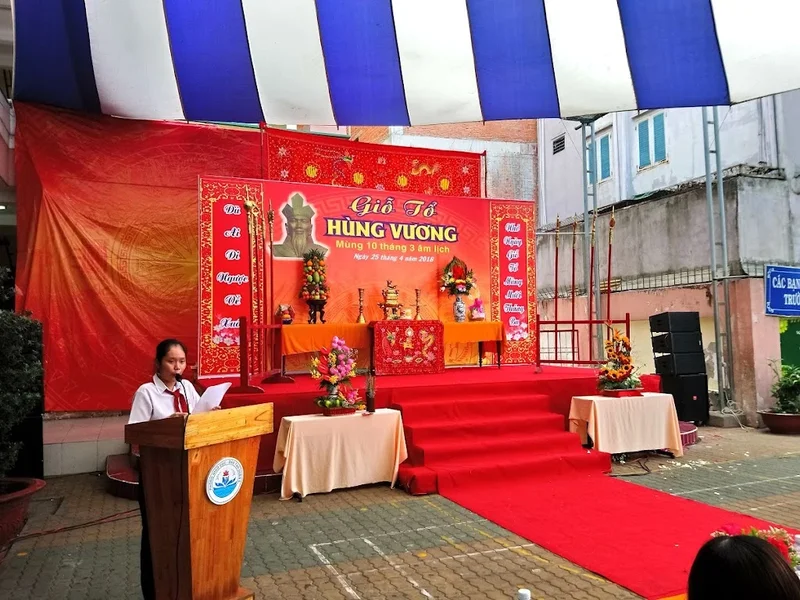 Trường Tiểu học Hùng Vương