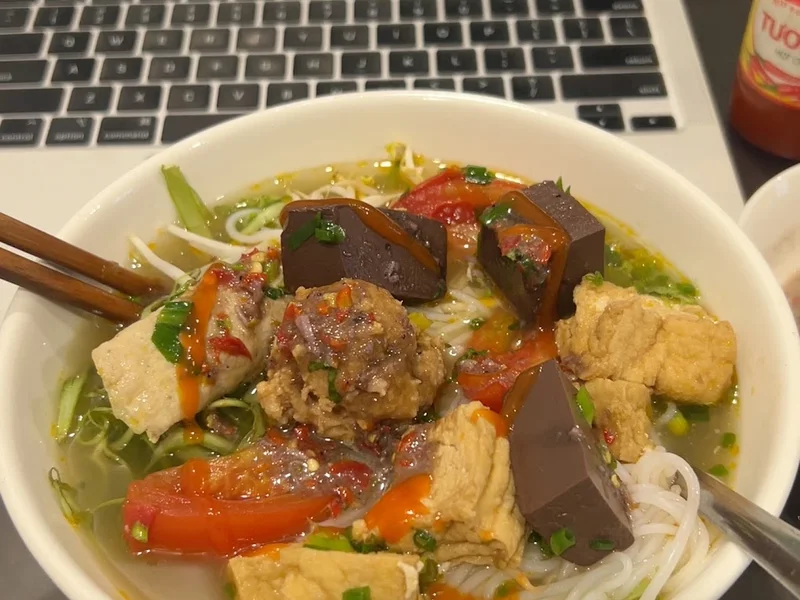 Bún riêu đà lạt 165 xóm chiếu phường 16 quận 4