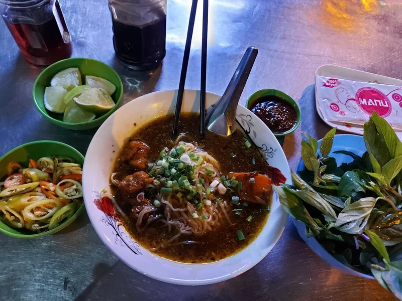 Hủ Tiếu Mì Sườn Bò Viên