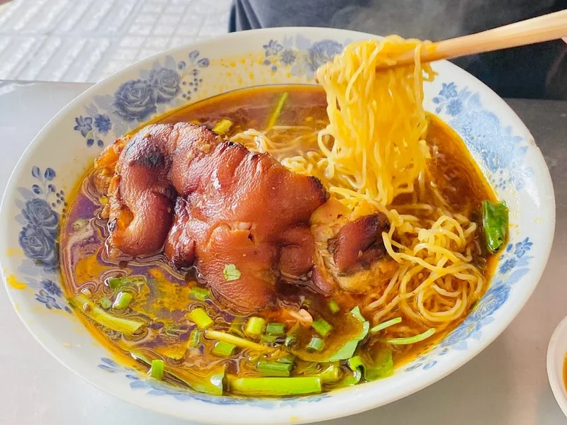 Hủ tiếu mì giò heo