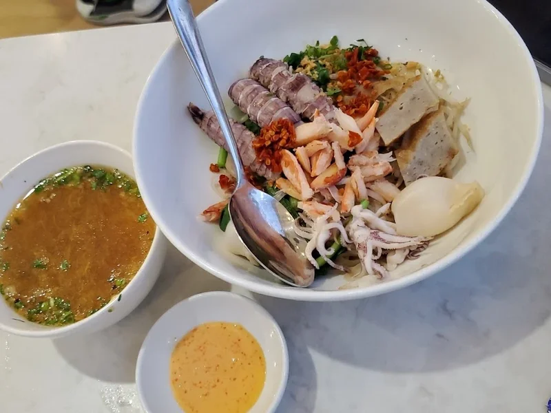 Hủ Tiếu Ghẹ Muối Ớt Đỏ chi nhánh Nguyễn Tri Phương