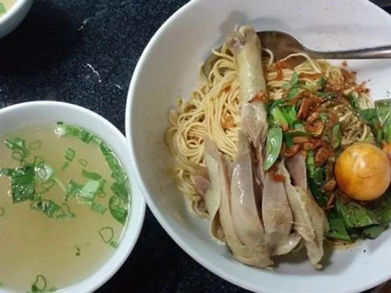 Hủ tiếu mì gà - NĂM